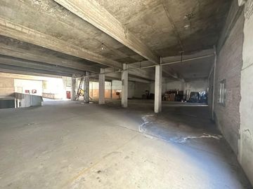 Galpón - Deposito 1.900 m2 en venta o  alquiler en balvanera