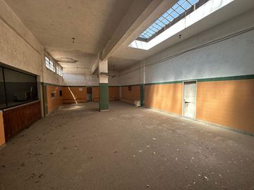 Galpón - Deposito 1.900 m2 en venta o  alquiler en balvanera