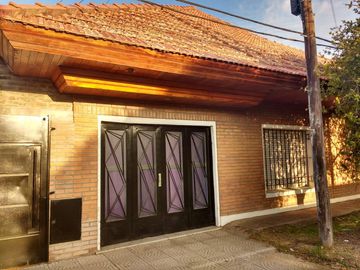 Casa en venta - 3 Dormitorios 2 Baños - 283Mts2 - La Plata [FINANCIADO]