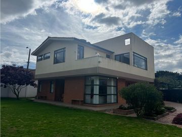 Chía, Cra 9 antigua, 800 M2 lote, 380 m2 construidos