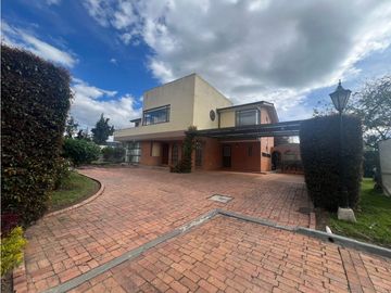 Chía, Cra 9 antigua, 800 M2 lote, 380 m2 construidos