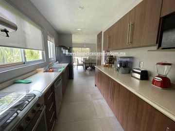 CASA EN VENTA EN CLUB DE GOLF TEQUISQUIAPAN greta