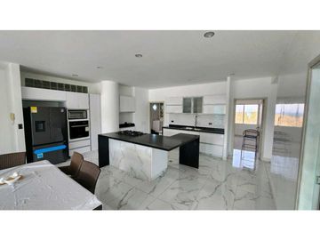 Apartamento amoblado con vista al mar - 005 R