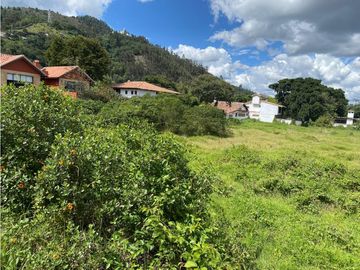 LOTE EN CHIA VEREDA FONQUETA 2.000 MTS CON SERVICIOS PARA CONSTRUIR