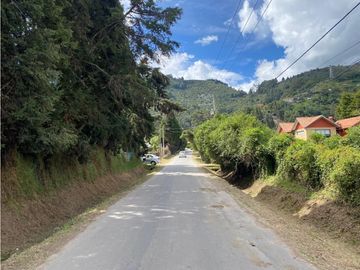 LOTE EN CHIA VEREDA FONQUETA 2.000 MTS CON SERVICIOS PARA CONSTRUIR