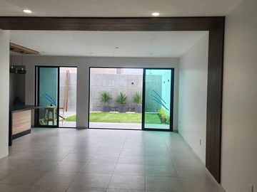 Casa en Venta en Cañadas del Arroyo, 3 Recámras, Jardín, Diseño de Autor, Lujo