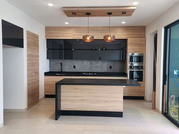 Casa en Venta en Cañadas del Arroyo, 3 Recámras, Jardín, Diseño de Autor, Lujo