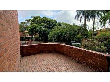 Apartamento en venta en el sur de cali barrio ciudad jardin area 185 m