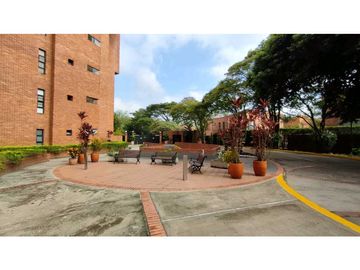 Apartamento en venta en el sur de cali barrio ciudad jardin area 185 m