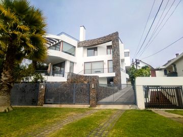 BELLÍSIMA!! Casa de 500 m2 construidos en Jardín del Mar, Viña del Mar