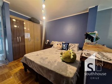 Casa en Venta en Real Audiencia con Ramón Barros Luco C2J