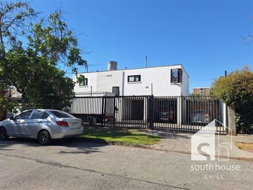 Casa en Venta en Real Audiencia con Ramón Barros Luco C2J