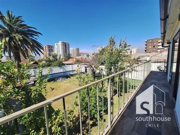 Casa en Venta en Real Audiencia con Ramón Barros Luco C2J