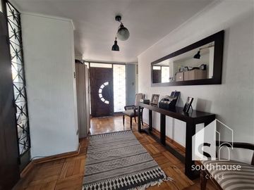 Casa en Venta en Real Audiencia con Ramón Barros Luco C2J