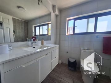 Casa en Venta en Real Audiencia con Ramón Barros Luco C2J