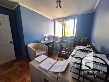 Casa en Venta en Real Audiencia con Ramón Barros Luco C2J