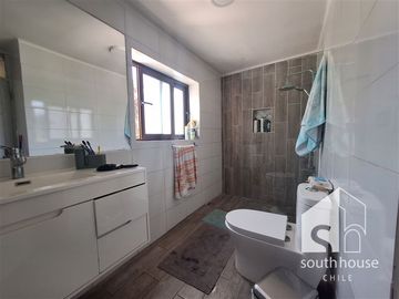 Casa en Venta en Real Audiencia con Ramón Barros Luco C2J