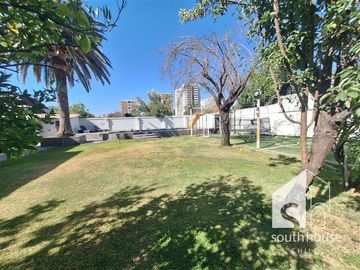Casa en Venta en Real Audiencia con Ramón Barros Luco C2J