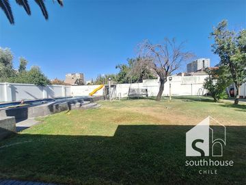 Casa en Venta en Real Audiencia con Ramón Barros Luco C2J