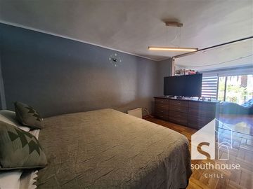 Casa en Venta en Real Audiencia con Ramón Barros Luco C2J