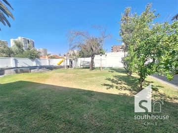 Casa en Venta en Real Audiencia con Ramón Barros Luco C2J
