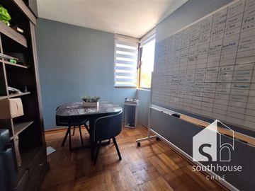 Casa en Venta en Real Audiencia con Ramón Barros Luco C2J
