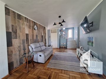 Casa en Venta en Real Audiencia con Ramón Barros Luco C2J