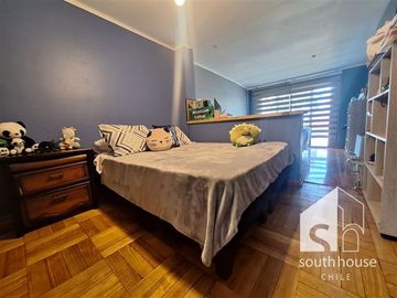 Casa en Venta en Real Audiencia con Ramón Barros Luco C2J