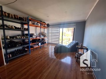 Casa en Venta en Real Audiencia con Ramón Barros Luco C2J