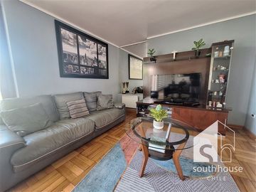 Casa en Venta en Real Audiencia con Ramón Barros Luco C2J