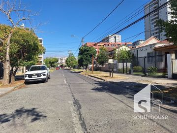 Casa en Venta en Real Audiencia con Ramón Barros Luco C2J