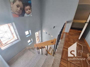 Casa en Venta en Real Audiencia con Ramón Barros Luco C2J