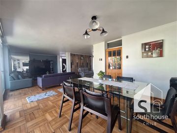 Casa en Venta en Real Audiencia con Ramón Barros Luco C2J