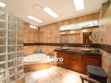 AMPLIA CASA  EN ALQUILER, CON GRAN JARDIN Y PISCINA EN RINCONADA, LA MOLINA