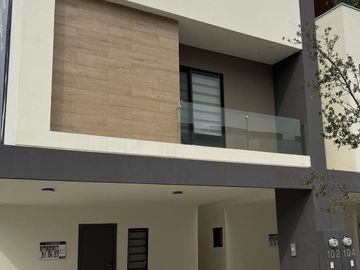 CASA EN VENTA EN ZONA CUMBRES