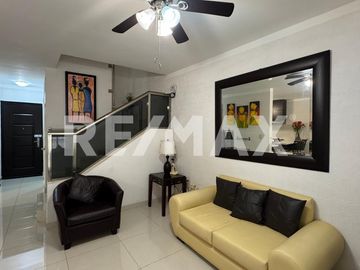 Residencia en Venta en Jardines del Sur