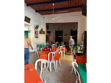 Casa en venta en el centro a dos calles del Parque de Mejora