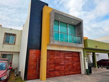 Casa en Privada sector del Valle