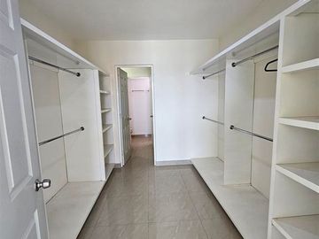 Casa en Privada sector del Valle