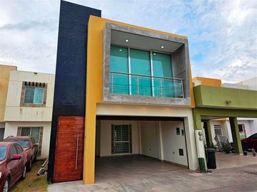 Casa en Privada sector del Valle