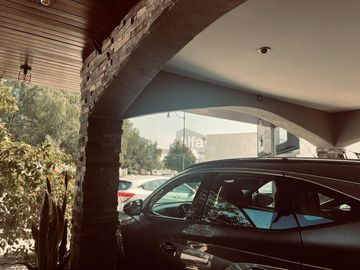 Casa en Venta en Mayorazgo Santa Lucía, León, Gto. de las mas amplias en terreno  y construcción