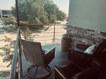 Casa en Venta en Mayorazgo Santa Lucía, León, Gto. de las mas amplias en terreno  y construcción