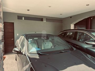 Casa en Venta en Mayorazgo Santa Lucía, León, Gto. de las mas amplias en terreno  y construcción