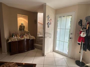 Casa en Venta Fracc. Los Cárcamos, León, Gto. atrás del Parque Cárcamos, Metropolitano y Plaza Mayor