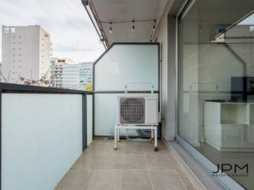 VENTA de 1 ambiente a metros de Av. Libertador con amplio balcón!
