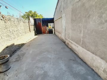 Amplio Terreno con Casa Solida Para Remodelar en La Granja