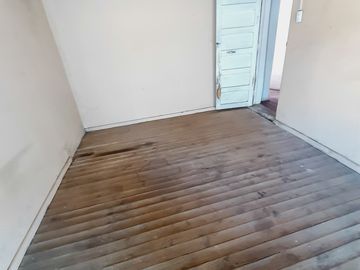 Amplio Terreno con Casa Solida Para Remodelar en La Granja