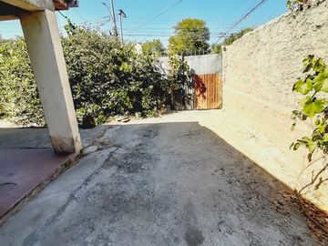 Amplio Terreno con Casa Solida Para Remodelar en La Granja