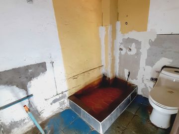 Amplio Terreno con Casa Solida Para Remodelar en La Granja