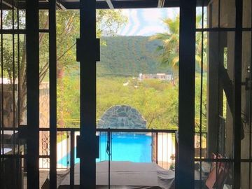 Casa en venta con alberca carretera nacional